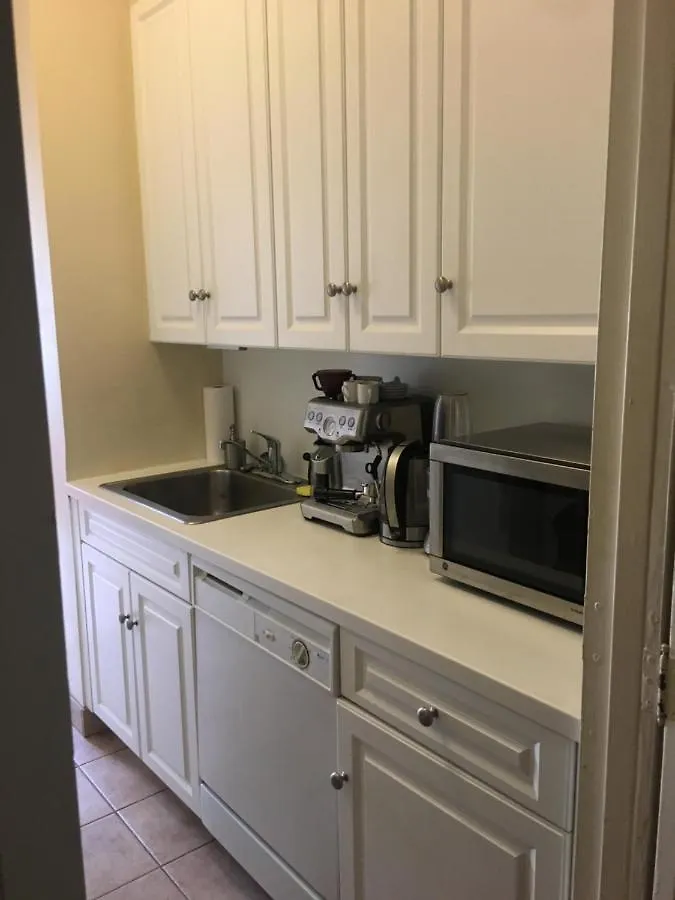 Upscale, Large, High-Ceilings, Mid-Town Doorman Nyc Apartment Centrally Located New York USA