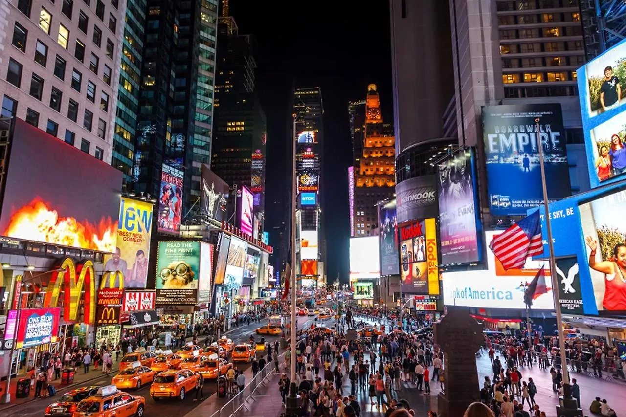 Upscale, Large, High-Ceilings, Mid-Town Doorman Nyc Apartment Centrally Located New York USA